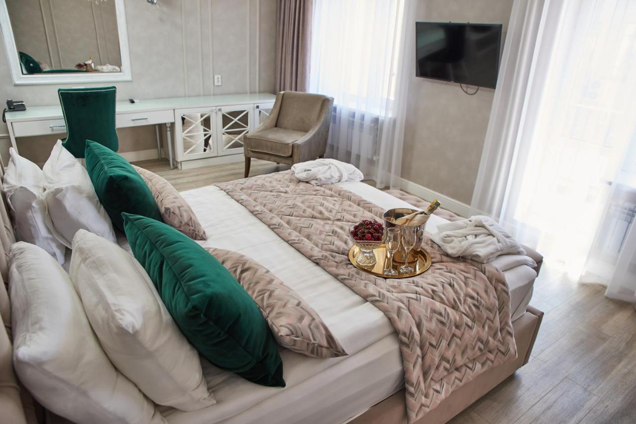 Rakhat Hotel Oral Bagian luar foto