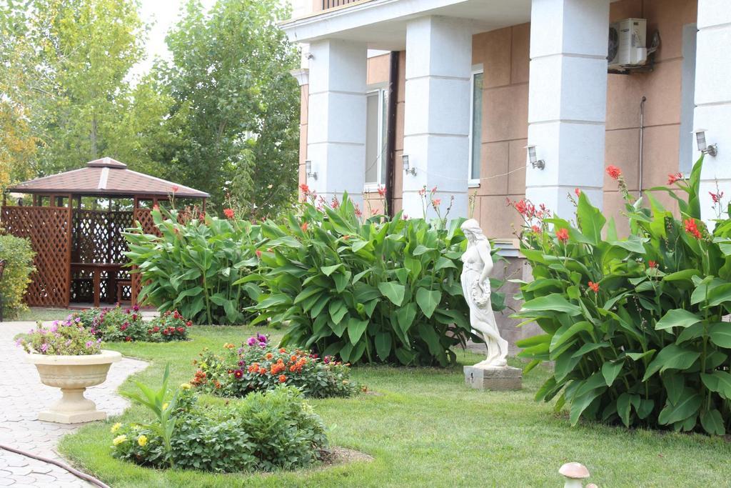 Rakhat Hotel Oral Bagian luar foto